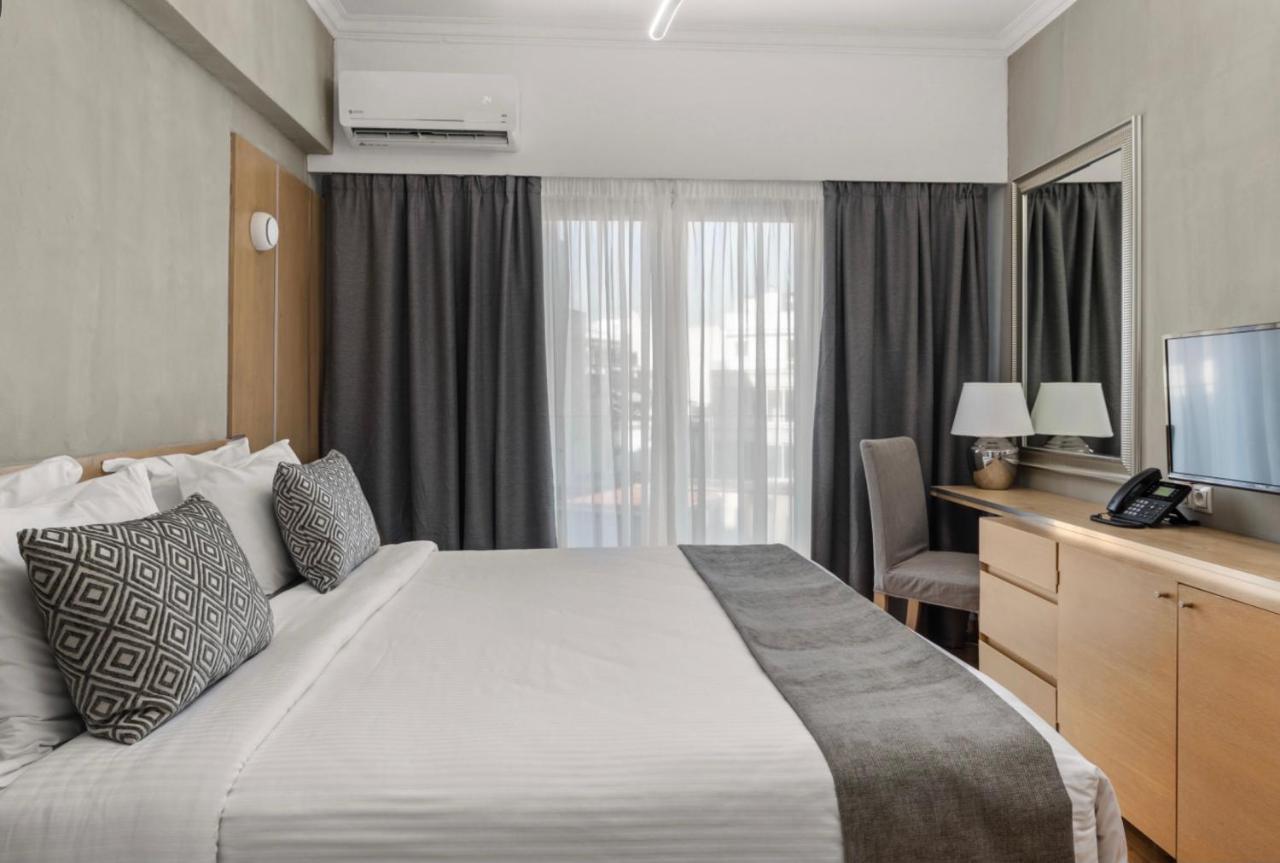 Warehouse Boutique & 4*